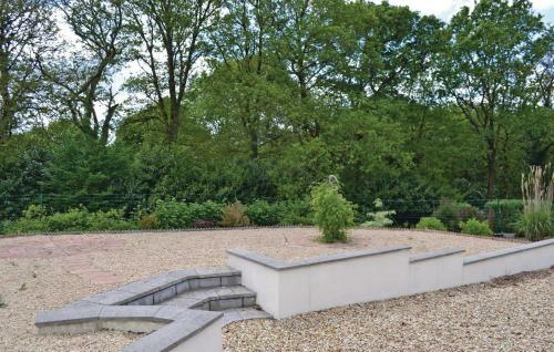 Holiday Home Poullaouen 51