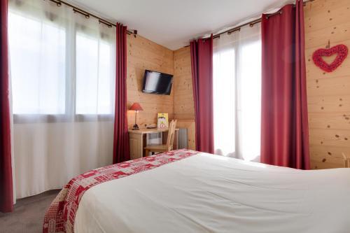 Hotel Logis Le Pont De Champ