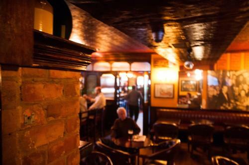 Bed & Breakfast Bugler Doyles Bar & Townhouse