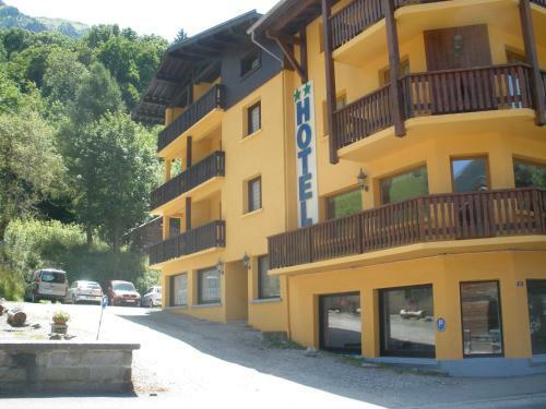 Hotel H�tel Les M�l�zes