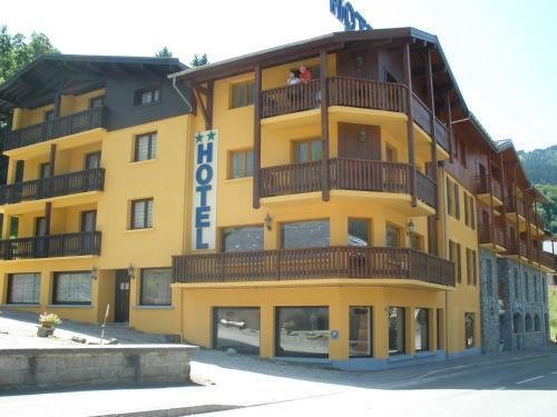 Hotel H�tel Les M�l�zes