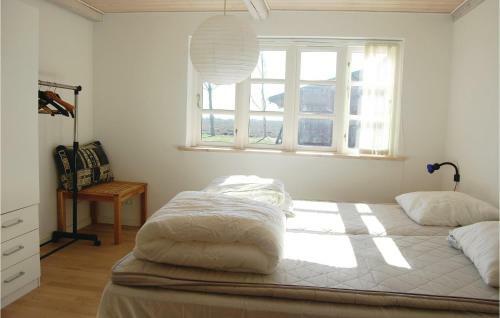 Holiday Home 2 Tv�rvej