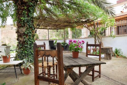 Tuguest Hortichuela House