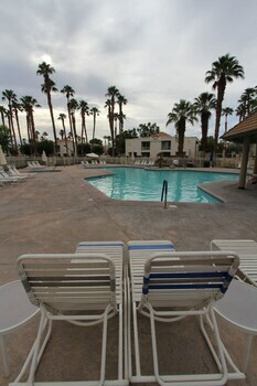 Hotel Desert Breezes Resort