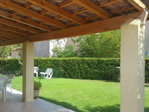 La Maison D � C�t�