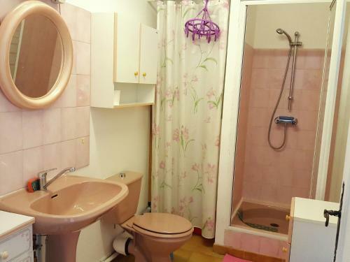 La Maison D � C�t�