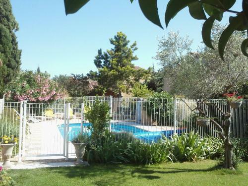 La Maison D � C�t�