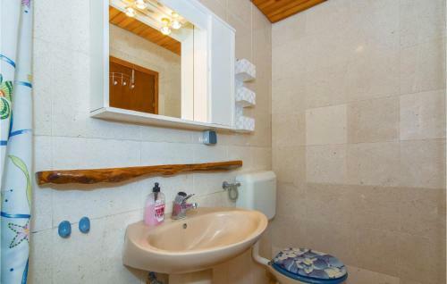 Holiday Home Pucisca 15