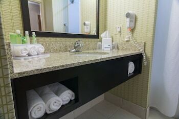 Hotel Holiday Inn Express And Suites Winchester