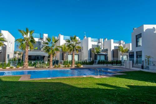 Cb Living - 3 Bedroom Home In Punta Prima