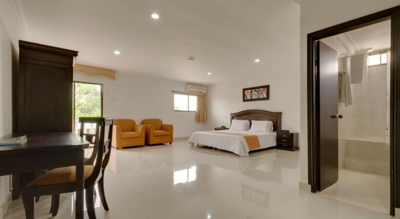 Hotel Puerta De Oro