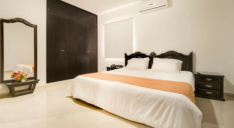 Hotel Puerta De Oro