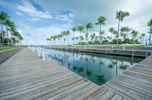 Hotel Indigo Reef Resort Villas