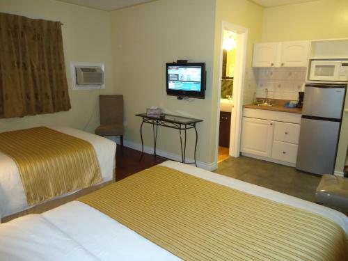 Posada Bayside Inn & Waterfront Suites