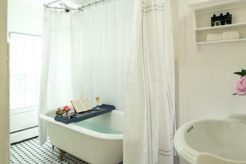 The Blushing Oyster Bed & Breakfast