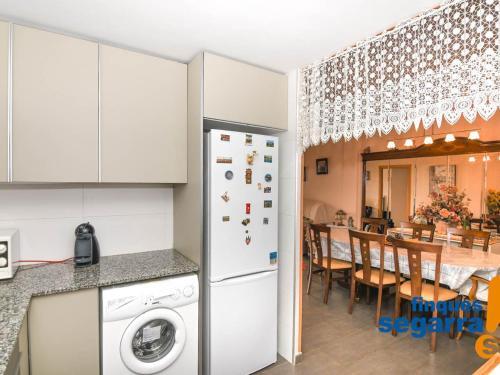 Casa El Vendrell, 3 Dormitorios, 6 Personas - Es-320-4