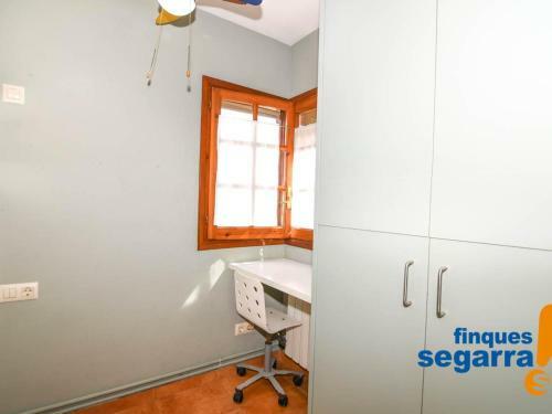 Casa El Vendrell, 4 Dormitorios, 8 Personas - Es-320-3