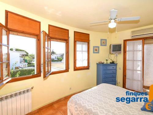 Casa El Vendrell, 4 Dormitorios, 8 Personas - Es-320-3