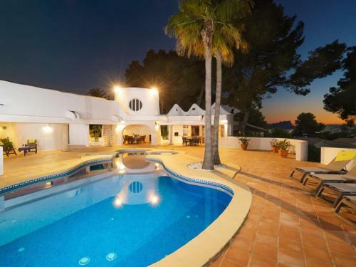 Villa Moraira, 4 Dormitorios, 8 Personas - Es-216-12