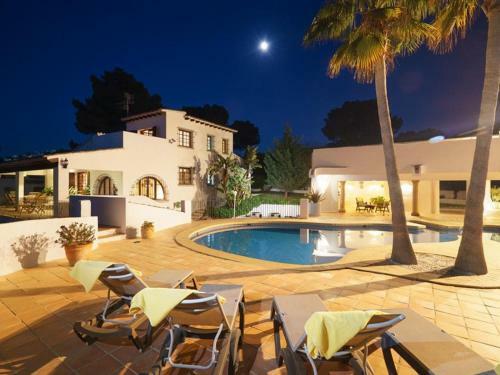 Villa Moraira, 4 Dormitorios, 8 Personas - Es-216-12