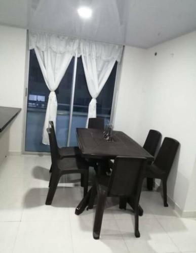 Hermoso Apartamento En Cove�as Con Piscina