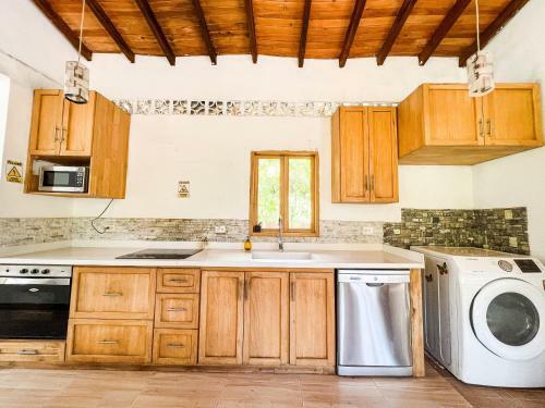 Aparthotel Los Lagos De Jas�