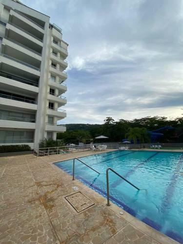Apartamento En Condominio Lujoso De San Jer�nimo.