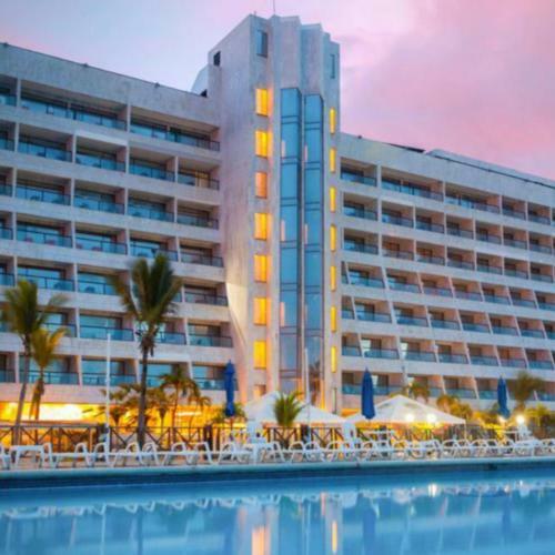 Apartamento En Sun Rise Con Espectacular Vista Al Mar Y Playa Privada