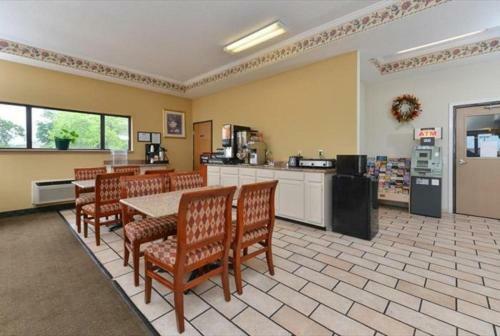 Hotel Rodeway Inn Caseyville