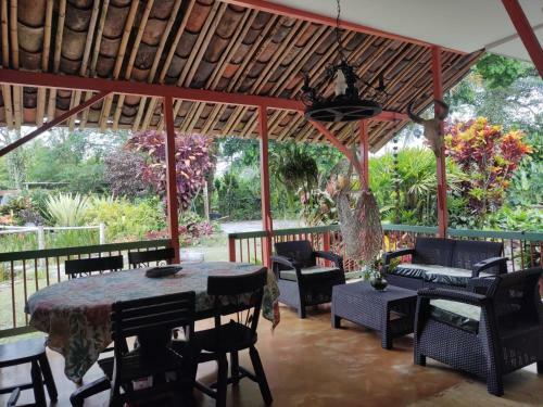Hermosa Finca T�pica De Descanso En El Eje Cafetero