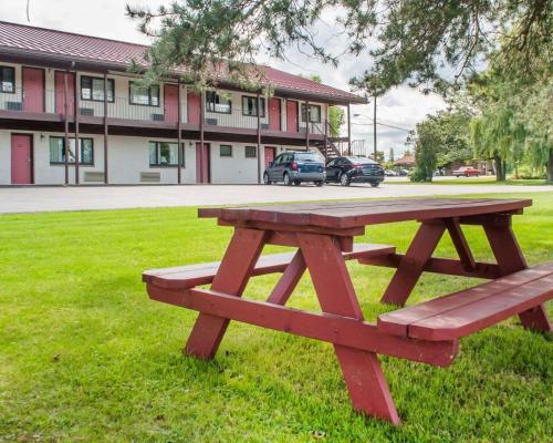 Hotel Econo Lodge South Buffalo