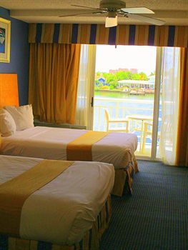 Motel Chart House Suites And Marina