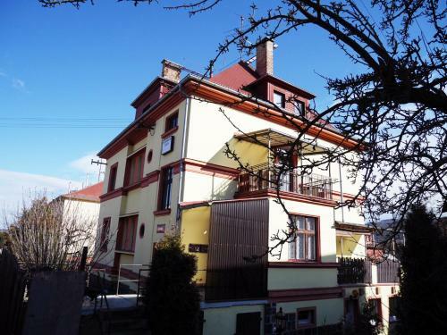 Hostal Pension Lada
