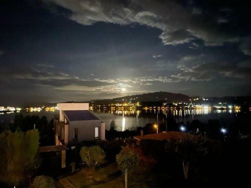 Private Lake View Cottage With Bbq Yard In Paipa