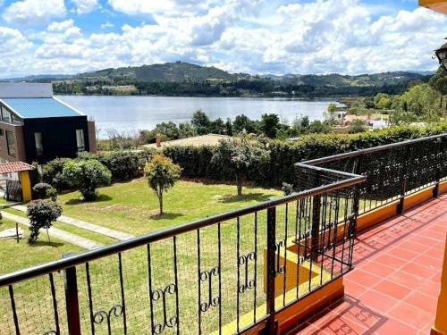 Private Lake View Cottage With Bbq Yard In Paipa