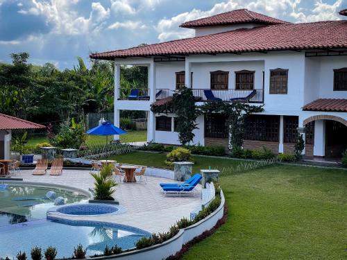 Hotel Casona Montanesa Quind�o Eje Cafetero