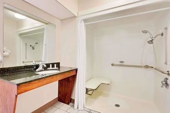 Motel Baymont Inn & Suites - Cleveland