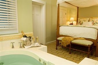 Bed & Breakfast Channel Road Inn, A Four Sisters Inn