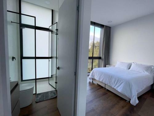 Aqua Guatap� - Lakeside Luxury Villa