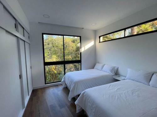 Aqua Guatap� - Lakeside Luxury Villa