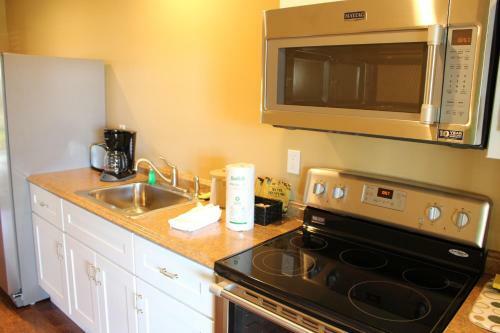 Hotel The Conch House Marina Resort