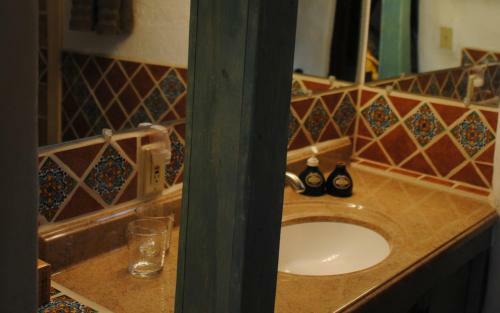 Old Taos Guesthouse B&B