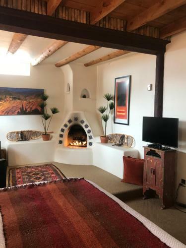Old Taos Guesthouse B&B