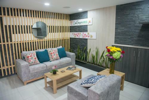 Hostal Casa Tangara Caf� Y Hospedaje