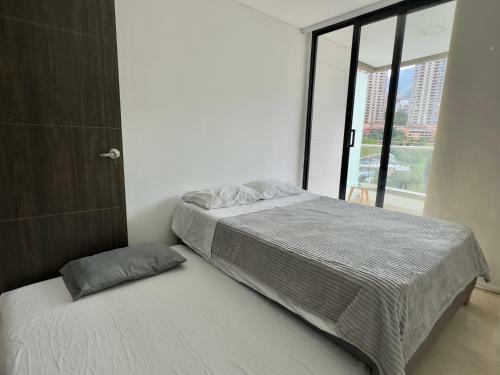 Apartamento 1101 El Poblado! Two Balconies & A Beautiful View