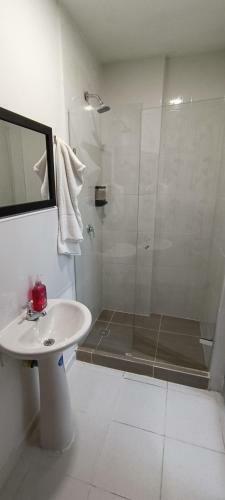 Apartamento C�modo Estudio 3 Frente Al Centro Comercial Cerca A Laureles
