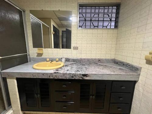 Casa Grande, C�moda, Sin Ruidos Y Cerca Al Metro