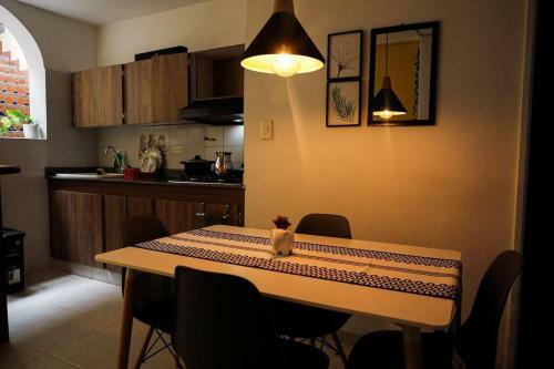 Casa Guayac�n, Llena De Vida, Con Parqueo Gratuito