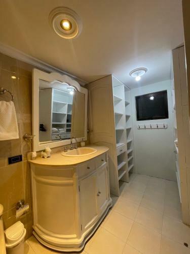Habitaci�n Privada Laureles, Suit Medellin Jacuzzi