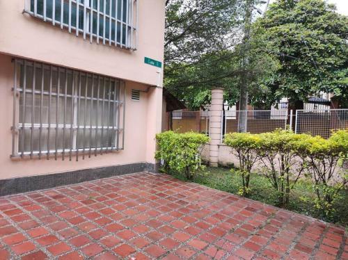 Casa C�moda, Cerca Parque Acu�tico En Medellin